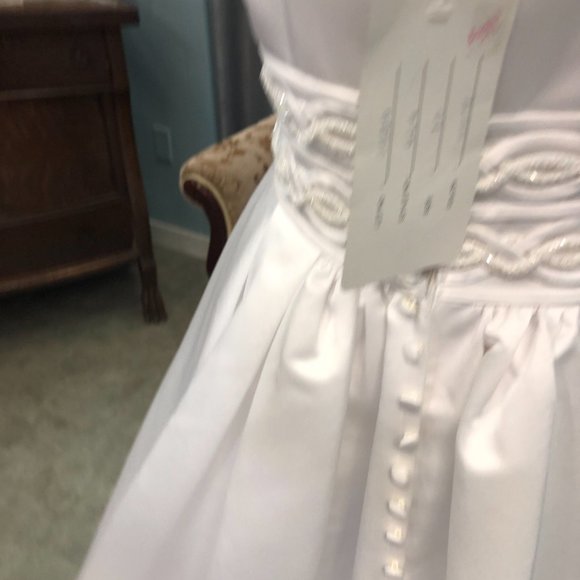 Sample Bridgerton Wedding Dress, Satin Aline ballgown, White Size 4, Reg $2599 - Picture 16 of 16